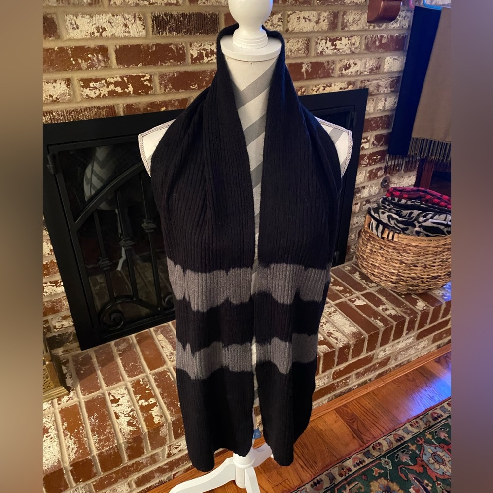 Simply Vera Wang Black/Grey Warm Scarf!! 🎁 Free Gift Wrapping 🎁 NWOT
